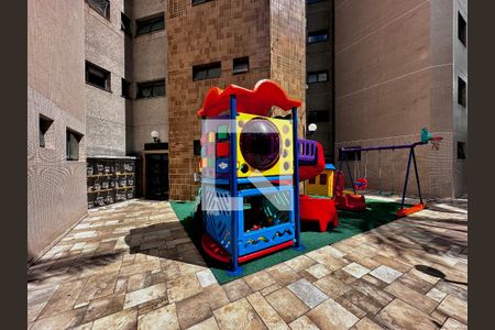 Apartamento à venda com 172m², 3 quartos e 2 vagas Apartamento à venda com 172m², 3 quartos e 2 vagasPlayground