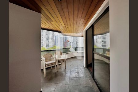 Apartamento à venda com 172m², 3 quartos e 2 vagas Apartamento à venda com 172m², 3 quartos e 2 vagasSacada