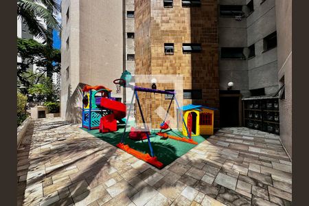Apartamento à venda com 172m², 3 quartos e 2 vagas Apartamento à venda com 172m², 3 quartos e 2 vagasPlayground