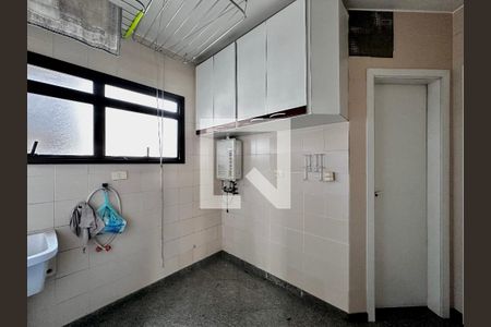 Apartamento à venda com 172m², 3 quartos e 2 vagas Apartamento à venda com 172m², 3 quartos e 2 vagasÁrea de Serviço