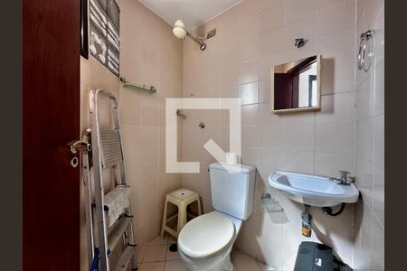 Apartamento à venda com 172m², 3 quartos e 2 vagas Apartamento à venda com 172m², 3 quartos e 2 vagasBanheiro de Serviço