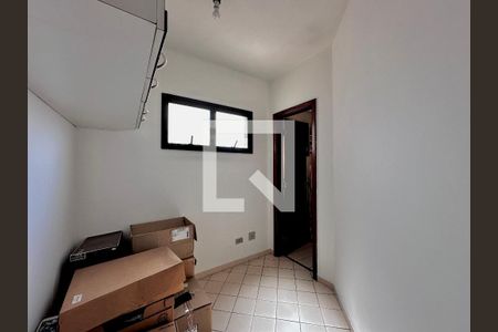 Apartamento à venda com 172m², 3 quartos e 2 vagas Apartamento à venda com 172m², 3 quartos e 2 vagasQuarto de Serviço