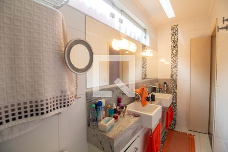 Casa à venda com 134m², 3 quartos e 5 vagas Casa à venda com 134m², 3 quartos e 5 vagasBanheiro da Suíte