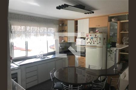 Casa à venda com 257m², 6 quartos e 2 vagas