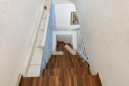 Casa de condomínio à venda com 59m², 2 quartos e 2 vagasEscada