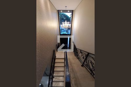 Casa de condomínio à venda com 420m², 3 quartos e 2 vagas Casa de condomínio à venda com 420m², 3 quartos e 2 vagasEscada