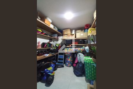 Casa de condomínio à venda com 420m², 3 quartos e 2 vagas Casa de condomínio à venda com 420m², 3 quartos e 2 vagasQuarto de Serviço