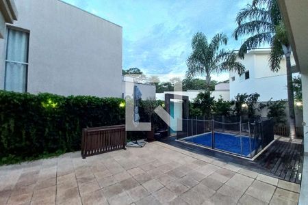 Casa de condomínio à venda com 420m², 3 quartos e 2 vagas Casa de condomínio à venda com 420m², 3 quartos e 2 vagasÁrea comum - Piscina