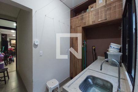 Casa de condomínio à venda com 420m², 3 quartos e 2 vagas Casa de condomínio à venda com 420m², 3 quartos e 2 vagasÁrea de Serviço