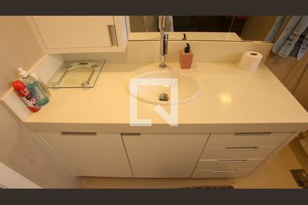 Apartamento à venda com 184m², 4 quartos e 3 vagas Apartamento à venda com 184m², 4 quartos e 3 vagasBanheiro 2