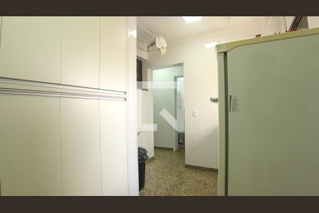 Apartamento à venda com 184m², 4 quartos e 3 vagas Apartamento à venda com 184m², 4 quartos e 3 vagasÁrea de Serviço