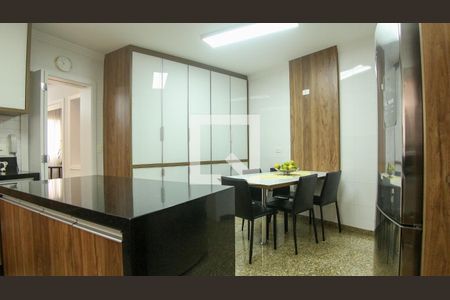 Apartamento à venda com 184m², 4 quartos e 3 vagas Apartamento à venda com 184m², 4 quartos e 3 vagasCozinha