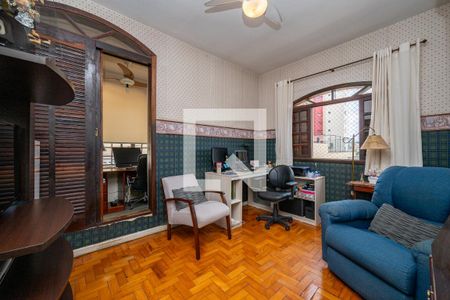 Casa à venda com 350m², 3 quartos e 3 vagas Casa à venda com 350m², 3 quartos e 3 vagasQuarto