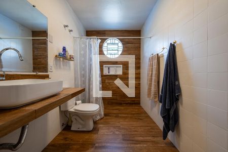 Casa à venda com 350m², 3 quartos e 3 vagas Casa à venda com 350m², 3 quartos e 3 vagasBanheiro da Suíte 1