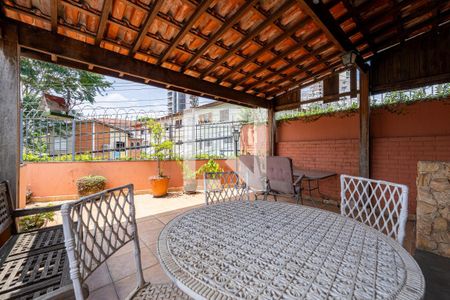 Casa à venda com 350m², 3 quartos e 3 vagas Casa à venda com 350m², 3 quartos e 3 vagasTerraço