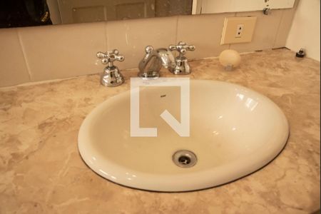 Casa à venda com 80m², 2 quartos e 2 vagasBanheiro