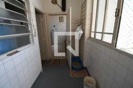 Apartamento à venda com 130m², 2 quartos e 1 vagaÁrea de Serviço