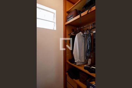 Apartamento à venda com 140m², 4 quartos e 1 vaga Apartamento à venda com 140m², 4 quartos e 1 vagaCloset da suíte