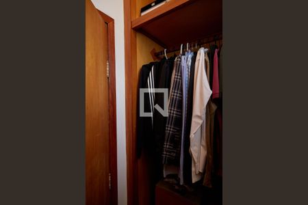 Apartamento à venda com 140m², 4 quartos e 1 vaga Apartamento à venda com 140m², 4 quartos e 1 vagaCloset da suíte