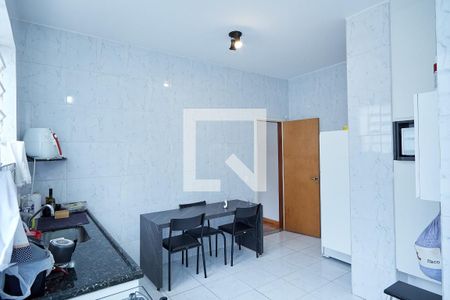 Apartamento à venda com 140m², 4 quartos e 1 vaga Apartamento à venda com 140m², 4 quartos e 1 vagaCozinha e Área de Serviço