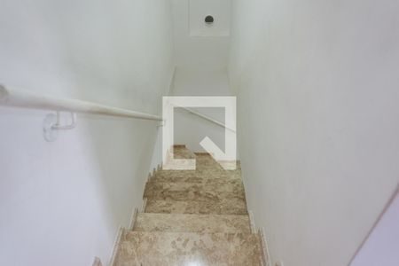 Casa à venda com 230m², 3 quartos e 3 vagasEscadas