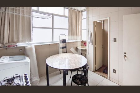 Apartamento à venda com 145m², 4 quartos e 2 vagasCozinha e Área de Serviço