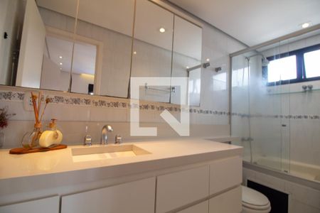 Apartamento à venda com 138m², 3 quartos e 2 vagas Apartamento à venda com 138m², 3 quartos e 2 vagasBanheiro da Suíte