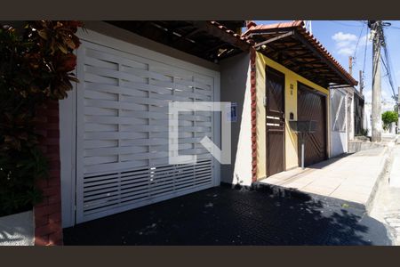 Casa à venda com 200m², 3 quartos e 5 vagasFachada e plaquinha