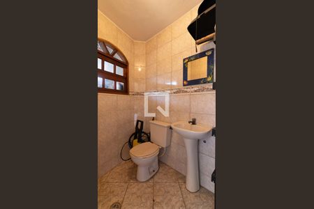 Casa à venda com 200m², 3 quartos e 5 vagasBanheiro de serviço 2