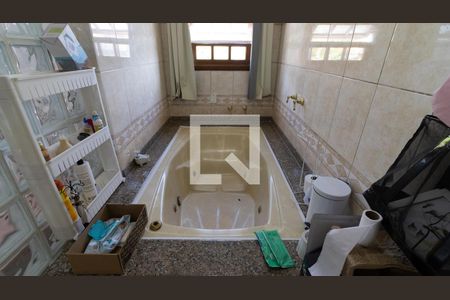 Casa à venda com 200m², 3 quartos e 5 vagasBanheiro da Suíte