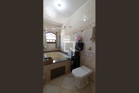 Casa à venda com 200m², 3 quartos e 5 vagasBanheiro da Suíte