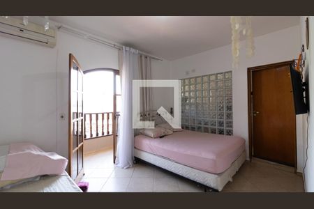 Casa à venda com 200m², 3 quartos e 5 vagasSuíte