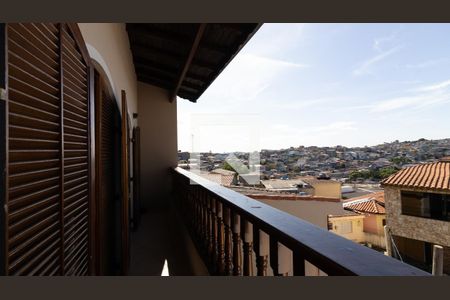 Casa à venda com 200m², 3 quartos e 5 vagasSacada do Quarto 2