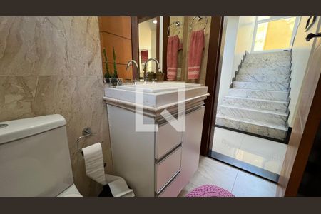 Casa à venda com 197m², 4 quartos e 3 vagas Casa à venda com 197m², 4 quartos e 3 vagasBanheiro 1