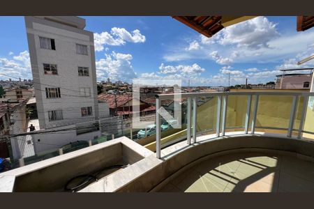 Casa à venda com 197m², 4 quartos e 3 vagas Casa à venda com 197m², 4 quartos e 3 vagasQuarto 2