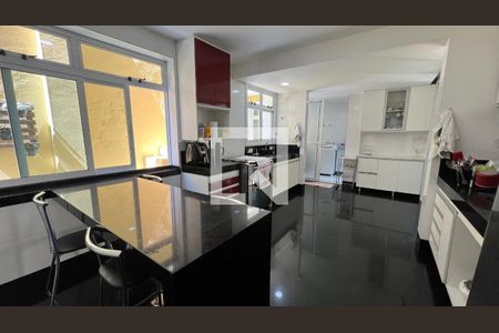 Casa à venda com 197m², 4 quartos e 3 vagas Casa à venda com 197m², 4 quartos e 3 vagasCozinha