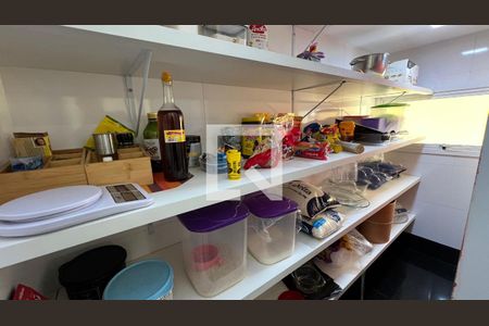 Casa à venda com 197m², 4 quartos e 3 vagas Casa à venda com 197m², 4 quartos e 3 vagasDespensa