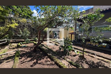 Casa à venda com 197m², 4 quartos e 3 vagas Casa à venda com 197m², 4 quartos e 3 vagasÁrea comum