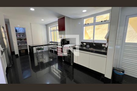 Casa à venda com 197m², 4 quartos e 3 vagas Casa à venda com 197m², 4 quartos e 3 vagasCozinha