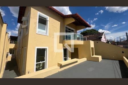 Casa à venda com 197m², 4 quartos e 3 vagas Casa à venda com 197m², 4 quartos e 3 vagasFachada