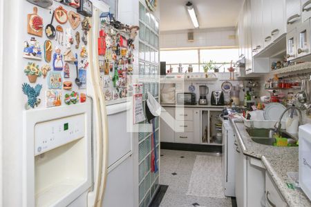 Apartamento à venda com 141m², 2 quartos e 1 vaga Apartamento à venda com 141m², 2 quartos e 1 vagaCozinha e Área de Serviço