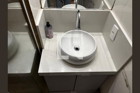 Apartamento à venda com 40m², 2 quartos e sem vaga Apartamento à venda com 40m², 2 quartos e sem vagaBanheiro