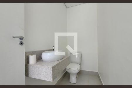 Casa à venda com 300m², 5 quartos e 3 vagas Casa à venda com 300m², 5 quartos e 3 vagasBanheiro de Serviço