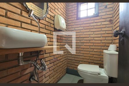 Casa à venda com 300m², 5 quartos e 3 vagas Casa à venda com 300m², 5 quartos e 3 vagasLavabo