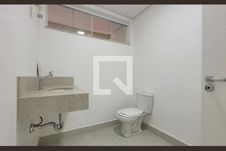 Casa à venda com 300m², 5 quartos e 3 vagas Casa à venda com 300m², 5 quartos e 3 vagasBanheiro