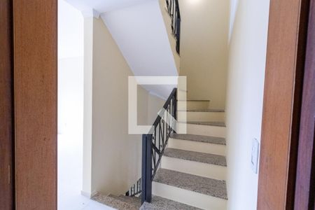 Casa de condomínio à venda com 273m², 3 quartos e 2 vagas Casa de condomínio à venda com 273m², 3 quartos e 2 vagasEscada