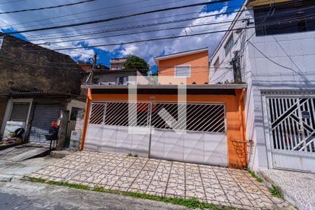 Casa à venda com 162m², 3 quartos e 2 vagas Casa à venda com 162m², 3 quartos e 2 vagasFachada