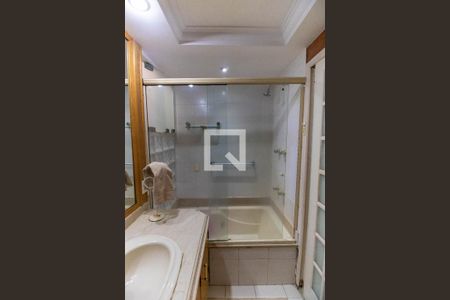 Apartamento à venda com 123m², 3 quartos e 1 vaga Apartamento à venda com 123m², 3 quartos e 1 vagaBanheiro da Suíte