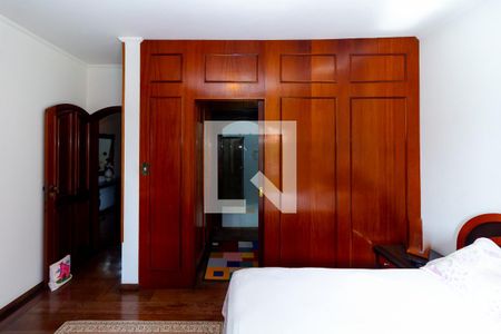 Casa à venda com 400m², 4 quartos e 5 vagas Casa à venda com 400m², 4 quartos e 5 vagasQuarto 4 - Suíte