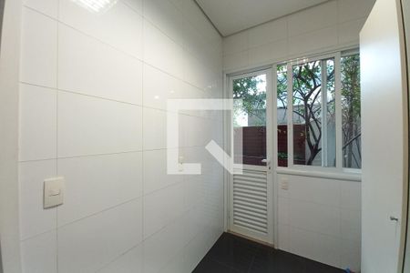 Casa de condomínio para alugar com 420m², 4 quartos e 6 vagas Casa de condomínio para alugar com 420m², 4 quartos e 6 vagasÁrea de Serviço
